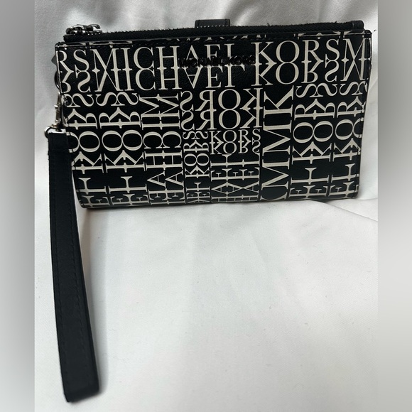 EUC Michael Kors Jet Set Double Zip Wristlet - Picture 1 of 17